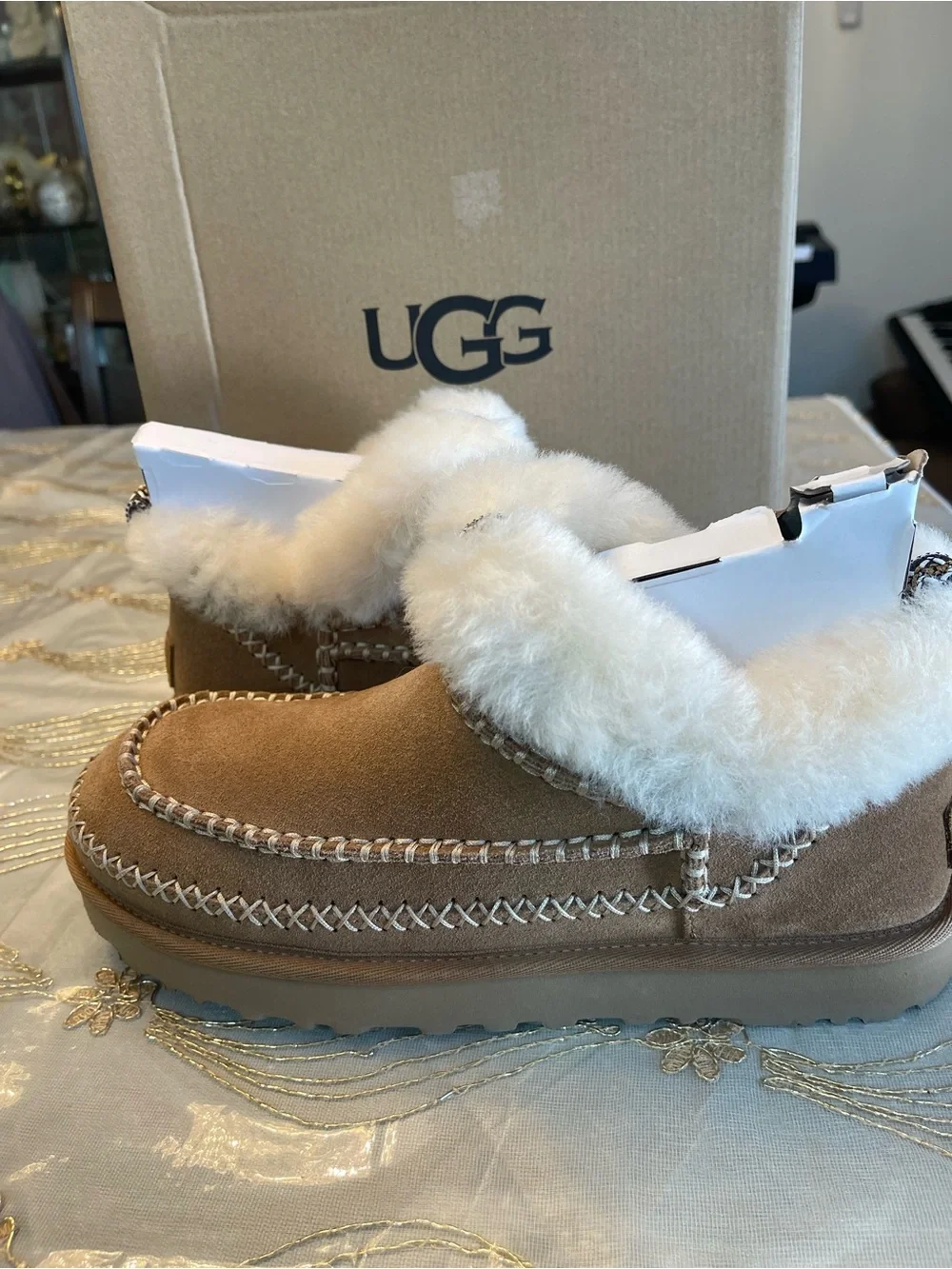 NWB Ugg women’s classic ultra mini alpine boots color chestnut size 8
